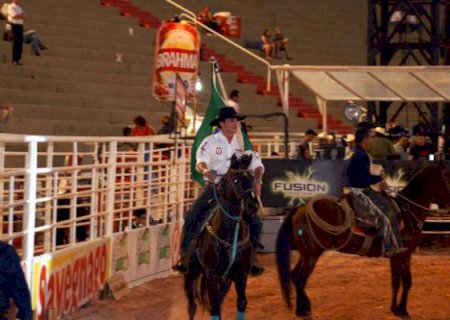 Ex-BBB Fael abre a segunda semana da festa do Peão de Barretos