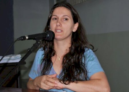 Secretária de Saúde presta esclarecimentos sobre ambulância do distrito de Vila Marques