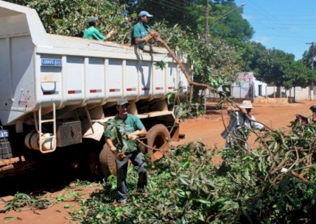 Em Aral Moreira, Secretaria de Obras intensifica limpeza na cidade