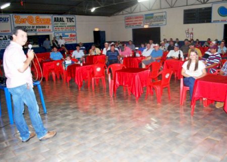 Jantar marca inauguração da Ellite Agropecuária no município de Aral Moreira