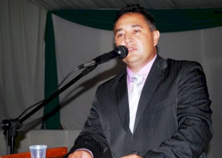 Alexandrino Garcia é eleito presidente da câmara de Aral Moreira