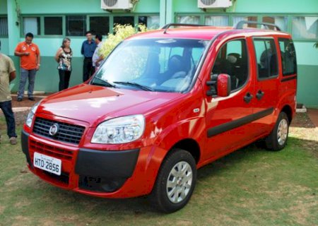 Edson de David entrega as chaves de novo veiculo a Secretaria de Assistência Social