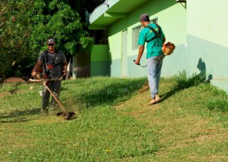 Prefeitura de Aral Moreira mantém limpeza das ruas e avenidas do município