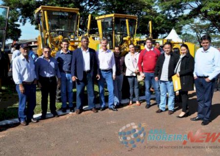Vereadores de Aral Moreira participam de entrega de motoniveladoras em Eldorado