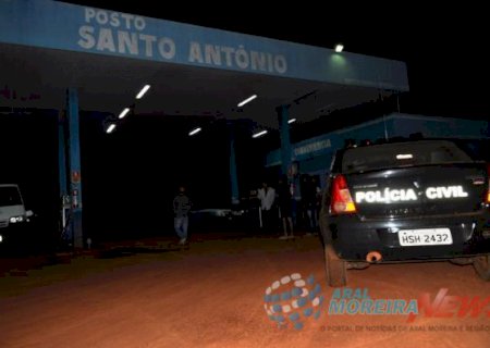 Trio assalta posto de combustível e atira em frentista em Aral Moreira