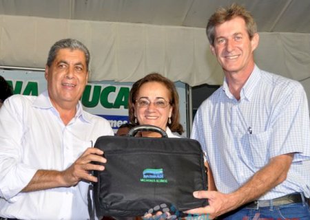 Prefeito Edson David garante cobertura de quadra para escolas estaduais