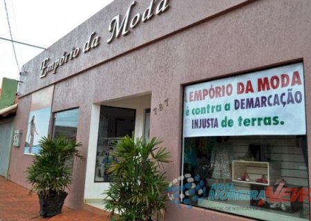 Comércio de Aral Moreira apóia protesto de produtores e fecha as portas