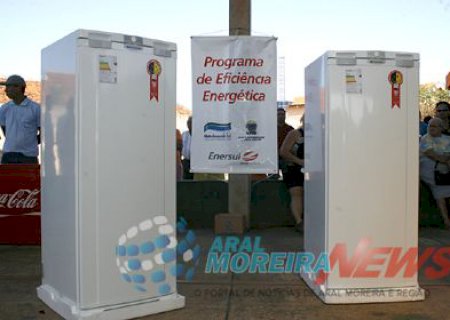 Prefeitura de Aral Moreira em parceria com o Estado entrega geladeiras às famílias de baixa-renda nesta terça-feira