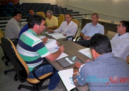 Edson de David discute com vereadores adequação da Lei Orgânica no município