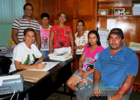 Prefeitura regulariza famílias cadastradas para receber moradias em Aral Moreira