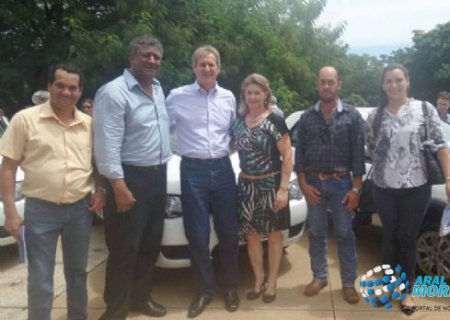 Vereadores participam de entrega de veículos e equipamentos para a Agraer