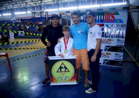 Atletas de Aral Moreira dominam competição de Jiu Jitsu em Ponta Porã