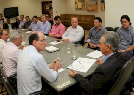 Edson de David e prefeitos buscam parceria junto ao Governo para recuperar estradas