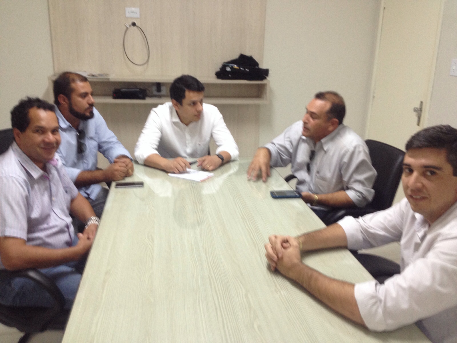 Representantes em audi&ecirc;ncia com o deputado federal Eliseu Dionizio.