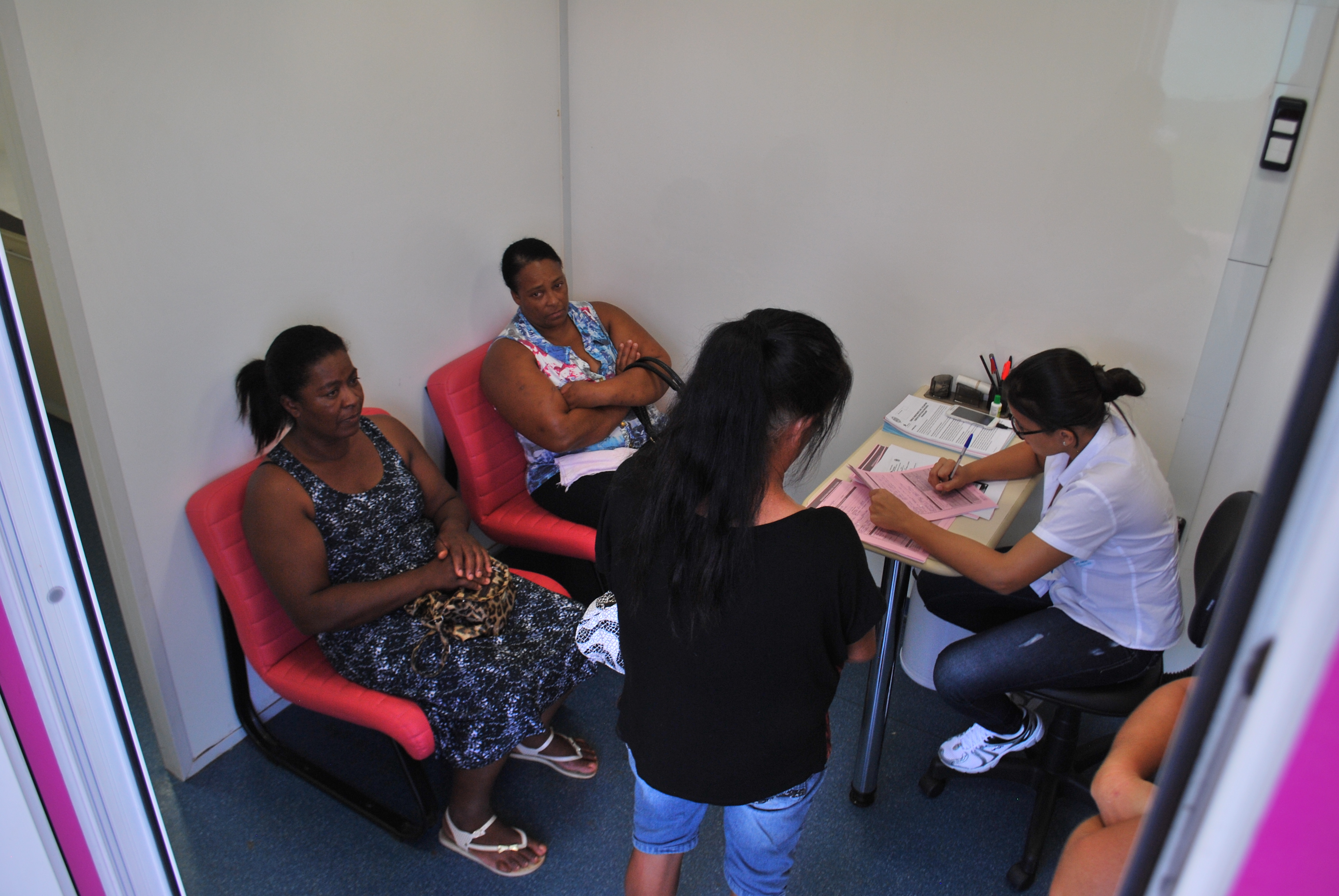 Atendimentos &eacute; realizado dentro da pr&oacute;pria carreta que &eacute; totalmente equipada.