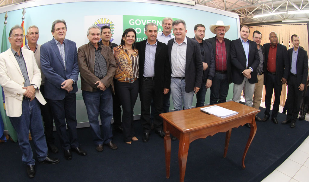 Prefeito Edson de David durante solenidade de assinatura das emendas viabilizadas pela Bancada Federal em parceria com o Estado.