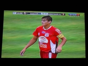 Foto de um dos jogos transmitidos na TV. Imagem que diz o qu&atilde;o perto Huliell chegou.