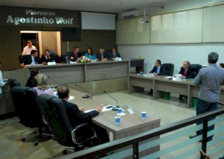 Câmara de Aral Moreira homenageou 45 personalidades pelos relevantes serviços