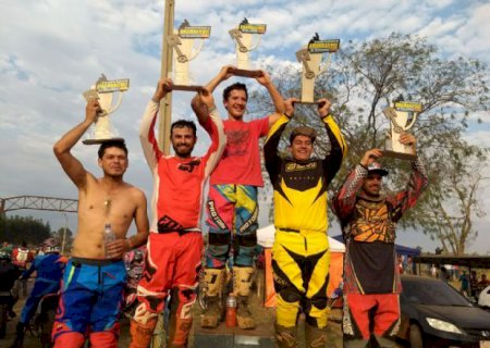 Pilotos de Aral Moreira lideram competição de velocross no Paraguai