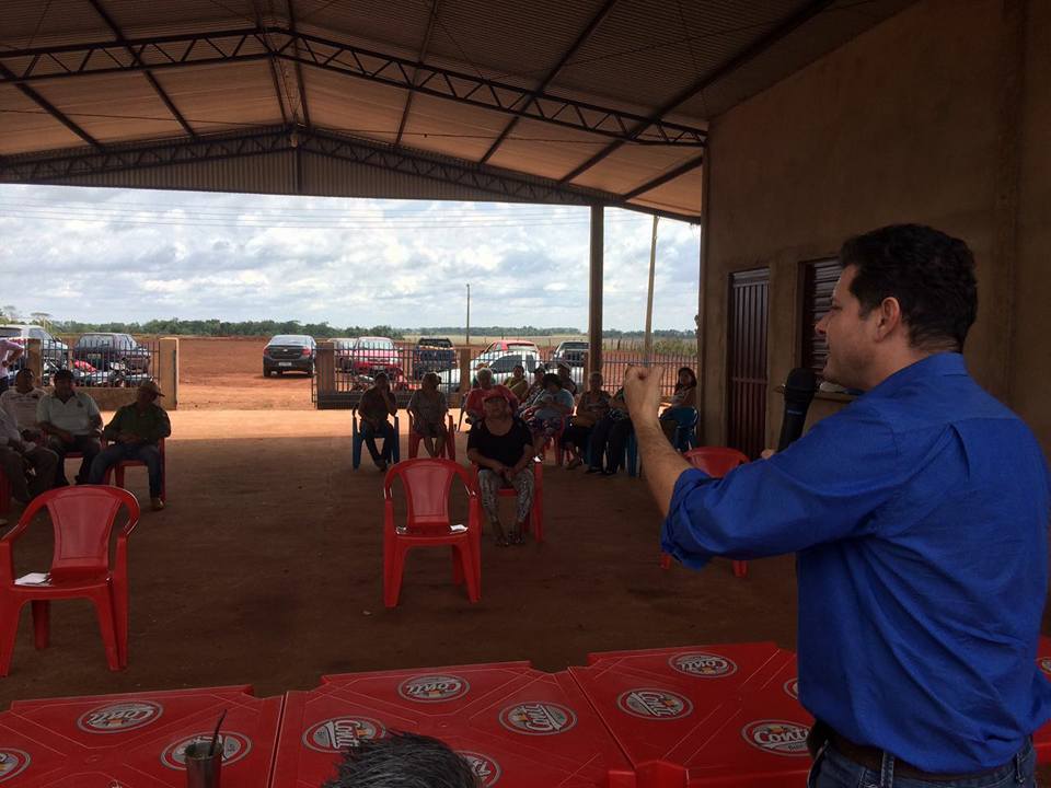Na agenda de trabalho, Renato C&acirc;mara tamb&eacute;m se reuniu com pequenos produtores do Assentamento Santa Catarina.