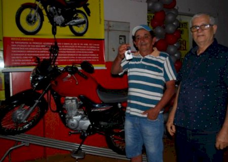 Supermercado Kadema de Aral Moreira realizou sorteio de moto da campanha de Final de ano