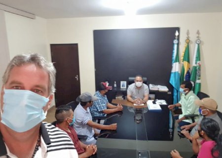 Alexandrino Garcia recebe lideranças da Aldeia Guassuty