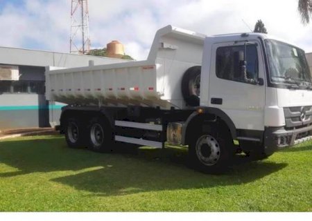 Aral Moreira ganha caminhão zero km para manutenção das estradas do município