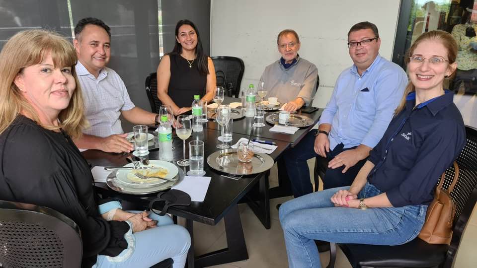 Lideran&ccedil;as do munic&iacute;pio durante encontro com representantes do Sistema Fecom&eacute;rcio/ Sesc/ Senac.