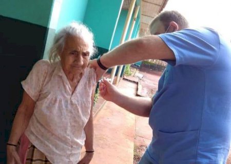 Aral Moreira segue a campanha de vacinação contra a Covid-19