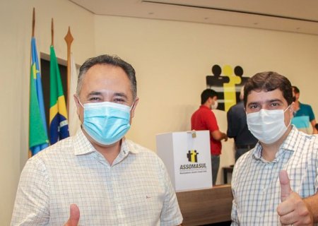 Prefeito Alexandrino Garcia participa da eleição da Assomasul