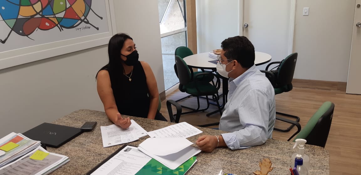 A vereadora tamb&eacute;m manteve reuni&atilde;o de trabalho com o secret&aacute;rio adjunto de educa&ccedil;&atilde;o, Edio Castro.