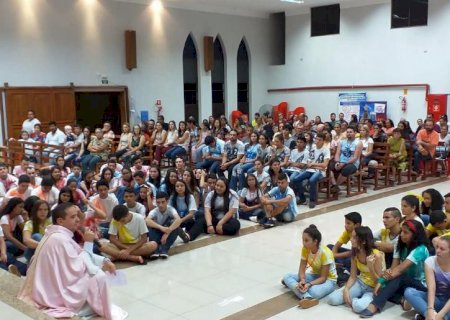 Paróquia de Aral Moreira promove retiro “Jovens Conectados”